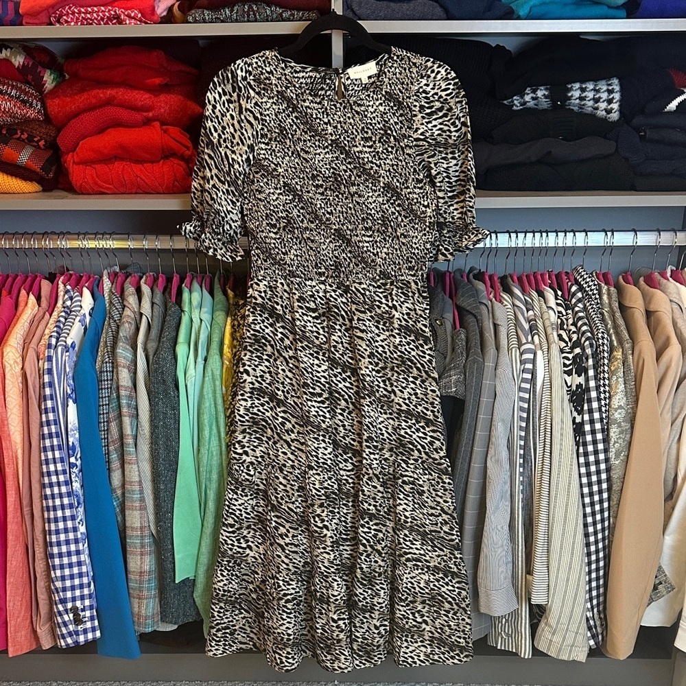 Melloday brown/tan/black leopard print short sleeve smocked midi dress size S